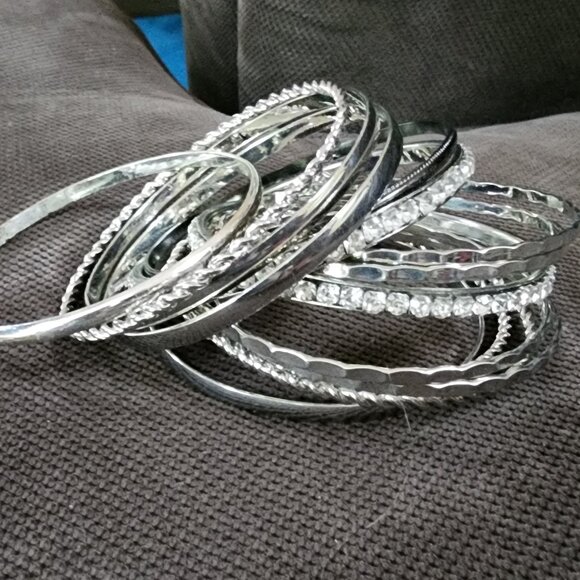 Claire's Set Of 14 Silver Tone Bangle Bracelets - Picture 15 of 16